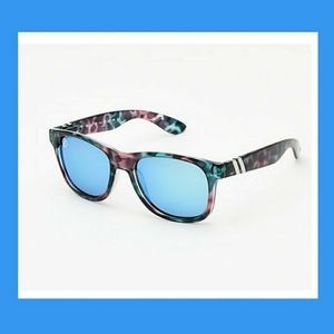 BLENDERS PSYCHO CAT SUNGLASSES